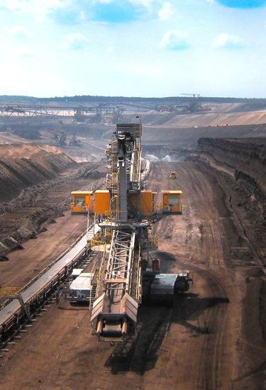 Große Maschine im Tagebau