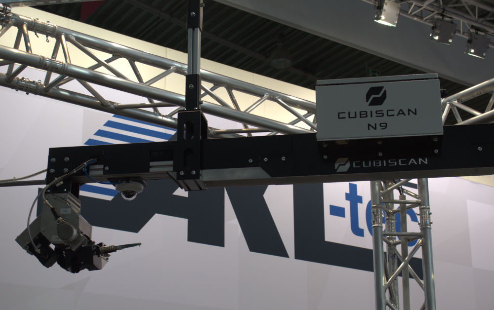 The CubiScan N9 measuring device with camera