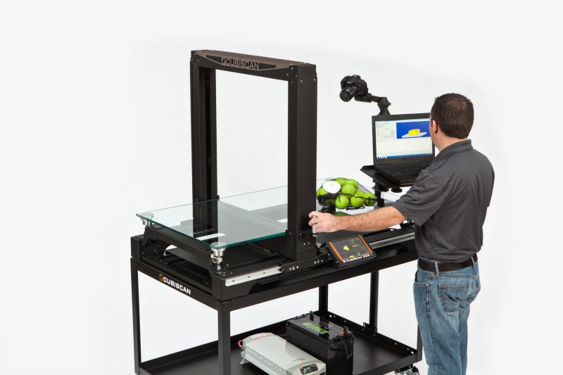 Man misses tennis balls with the CubiScan 325